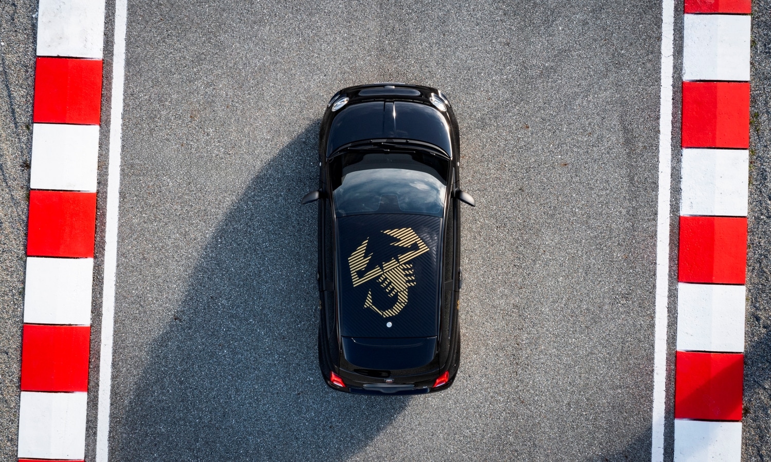 Abarth 695 75° Anniversario 31