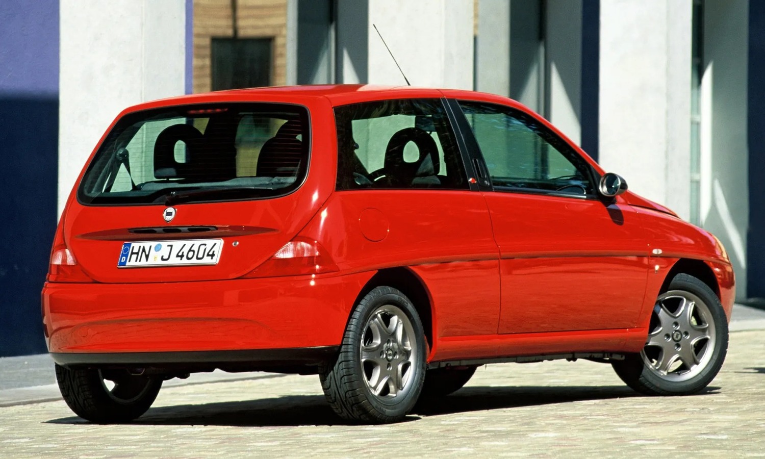 Lancia Y Elefantino Rosso