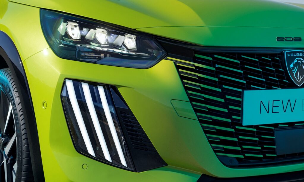 Peugeot e-208 3
