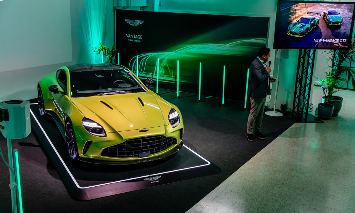 El Aston Martin Vantage, en color Cosmopolitan Yellow recorriendo los caminos de España. #AstonMartin #Vantage #Supercar