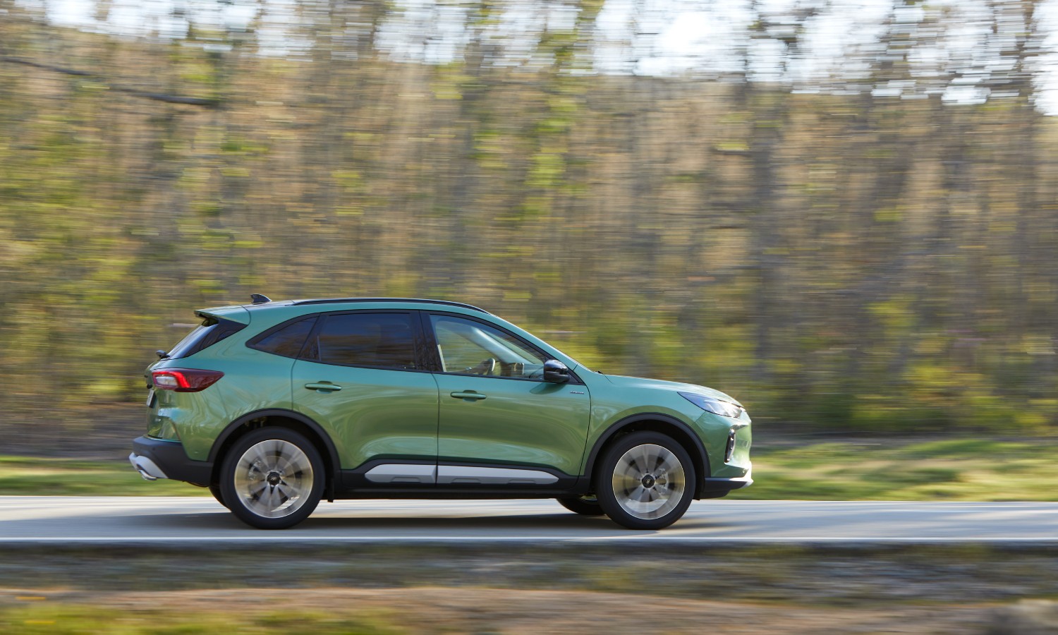 Nuevo Ford Kuga 2024 lateral