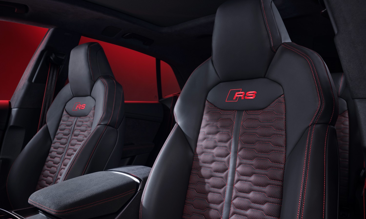 Audi RS Q8 2025 asientos