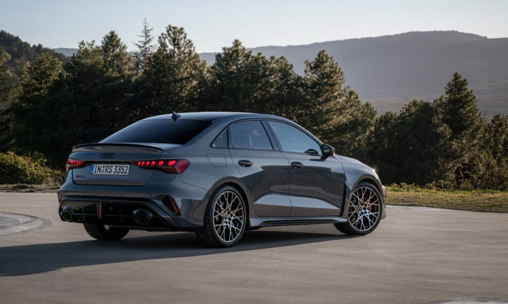 Ауди РС 3 2024: Естетски поправци и исти 5-цилиндарски 400 КС