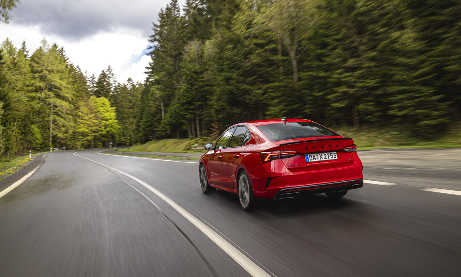 Skoda Octavia RS 2024 trasera