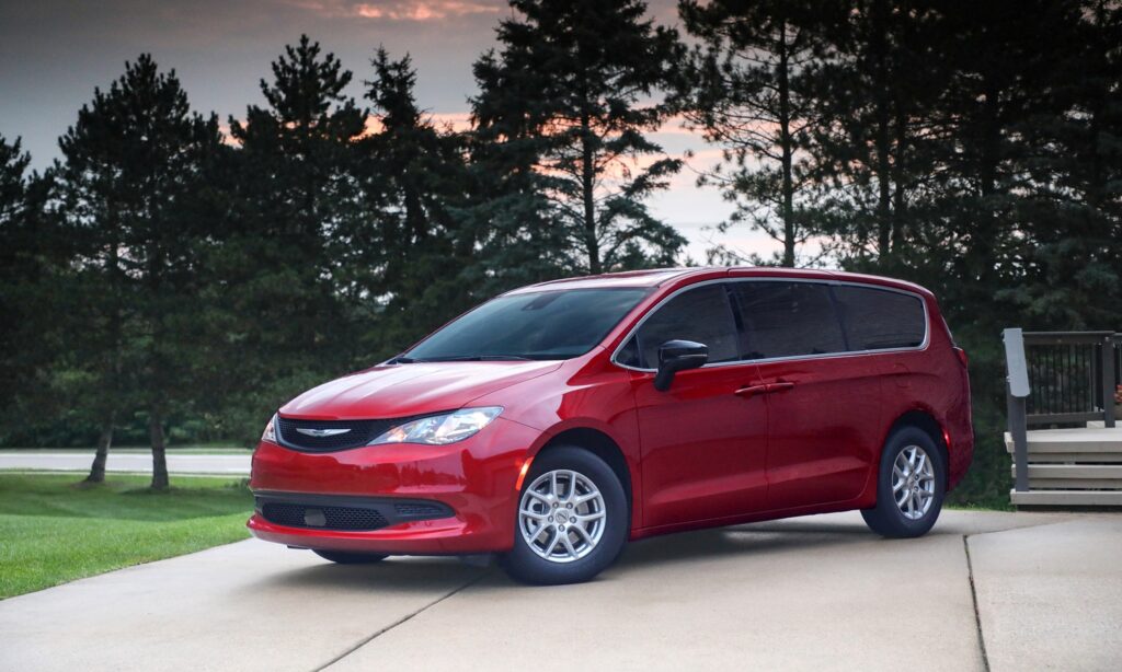 2025 Chrysler Voyager 2
