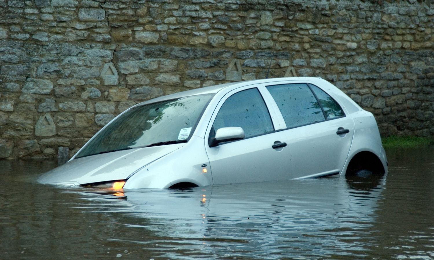 coche inundado