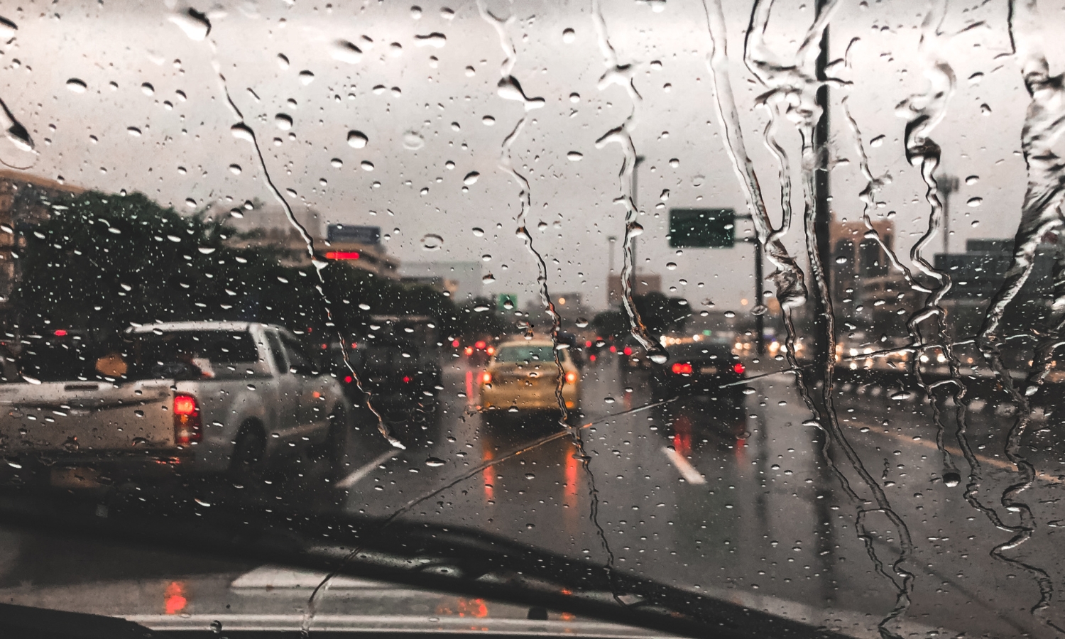 coche se apaga cuando llueve