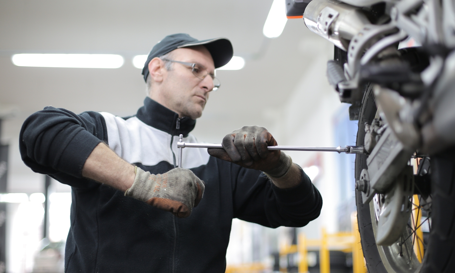 mecánico de motos, taller