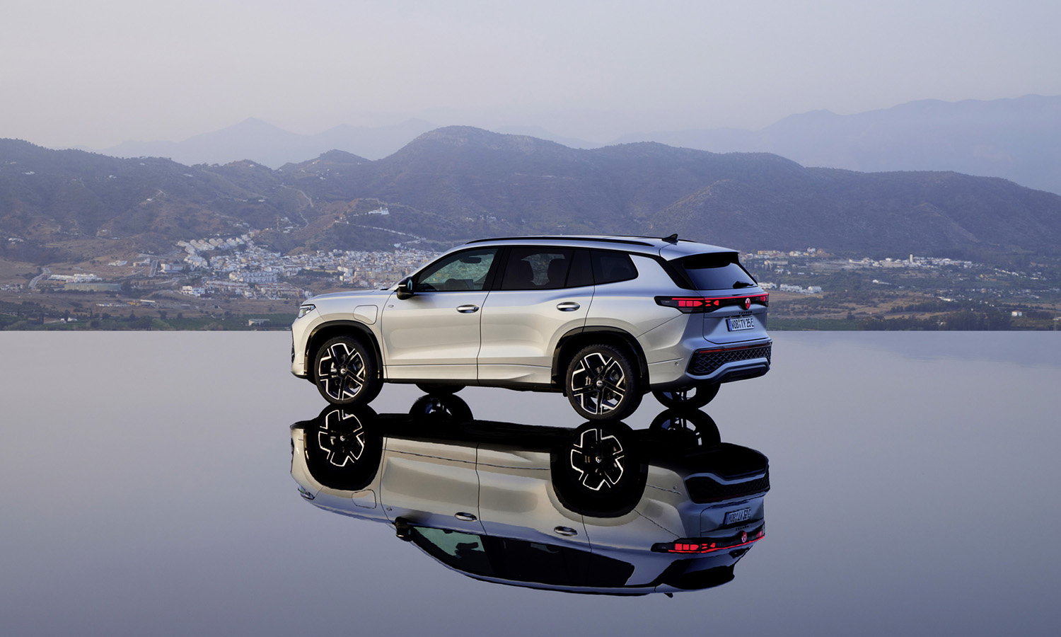 Volkswagen Tayron 2025 Az új SUV plugin hibrid változatokkal és akár