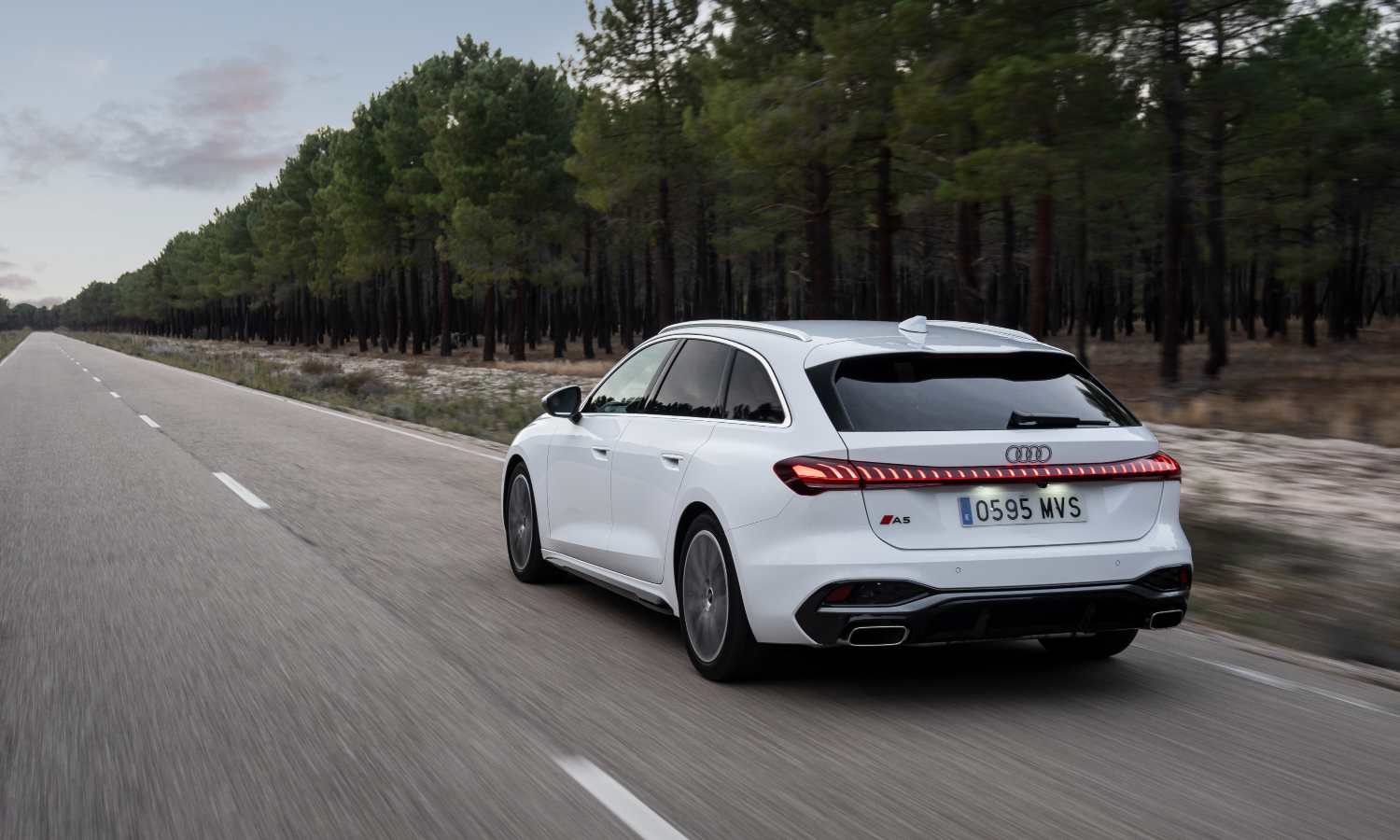 Nous testons la nouvelle Audi A5 2025, un substitut naturel à l'A4 ...