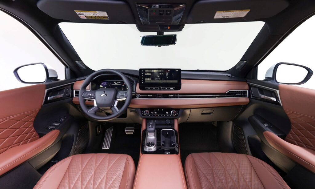 Mitsubishi Outlander 2025 new interior from rear
