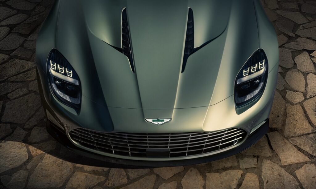 Aston Martin Vanquish Volante 10