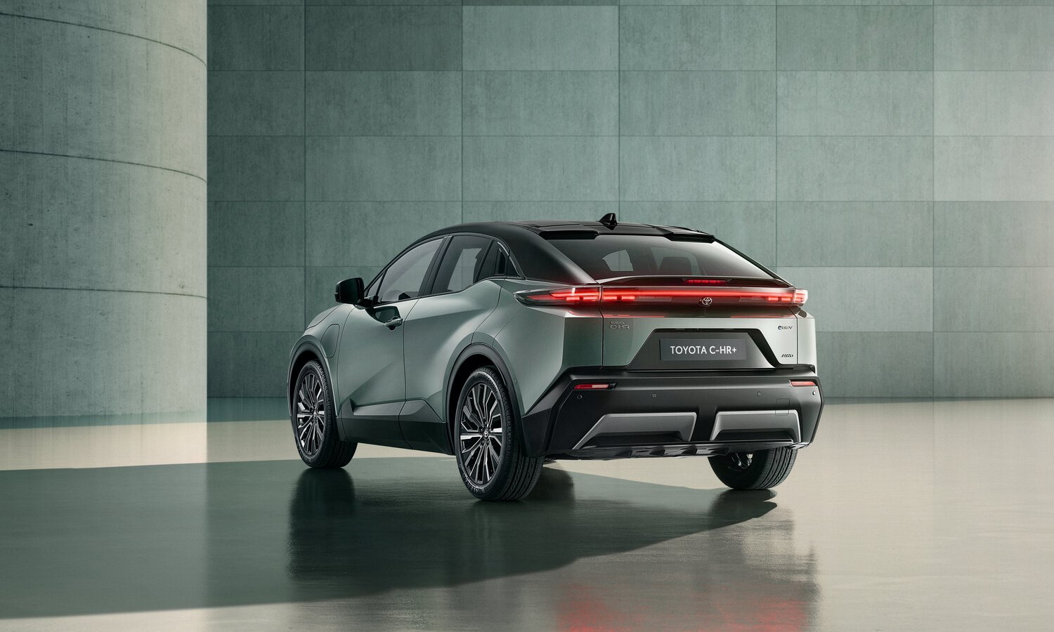 Toyota C-HR+ 4