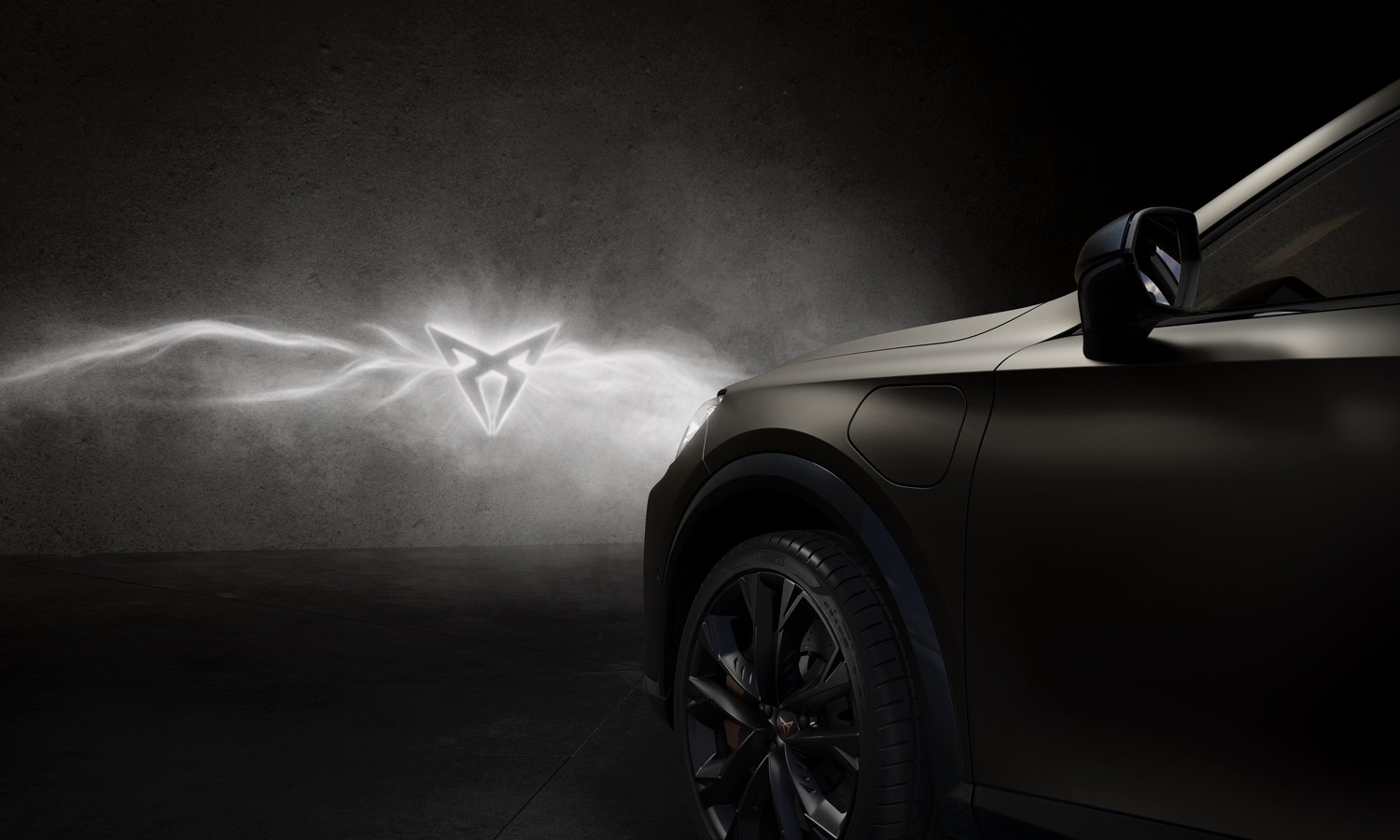 CUPRA actualiza los modelos Formentor y León con faros Matrix LED Ultra, asistente de tráfico cruzado delantero y el nuevo color Dark Void 0