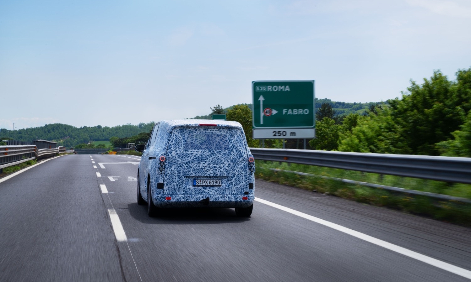 Test auf Langstrecke bestanden: Mercedes-Benz VLE ist effizient, alltagstauglich und agil im Handling dank HinterachslenkungMercedes-Benz VLE drives to Rome and passes long distance tests with flying colours