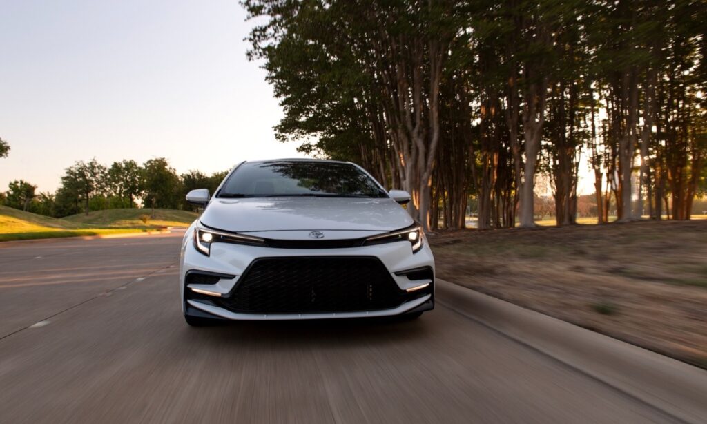 Toyota Corolla 2026 XSE Wind Chill Pearl_1