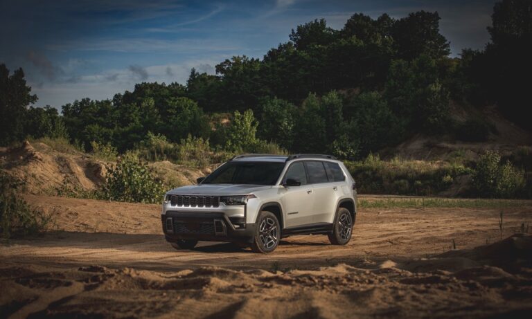 2026 Jeep® Cherokee Limited front three-quarter view