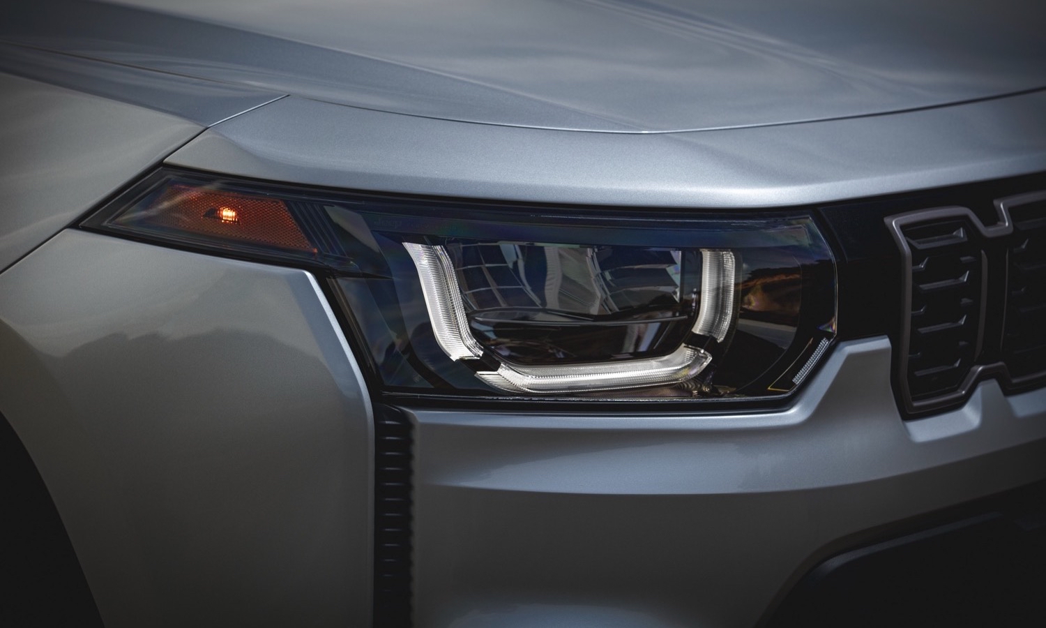 The 2026 Jeep® Cherokee Limited’s signature LED headlight