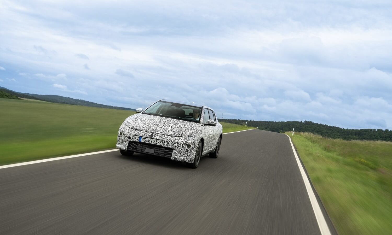 kia-ev4-endurance-nurburgring-dynamic-2