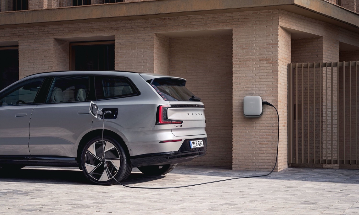 Volvo EX90 2026 Charging