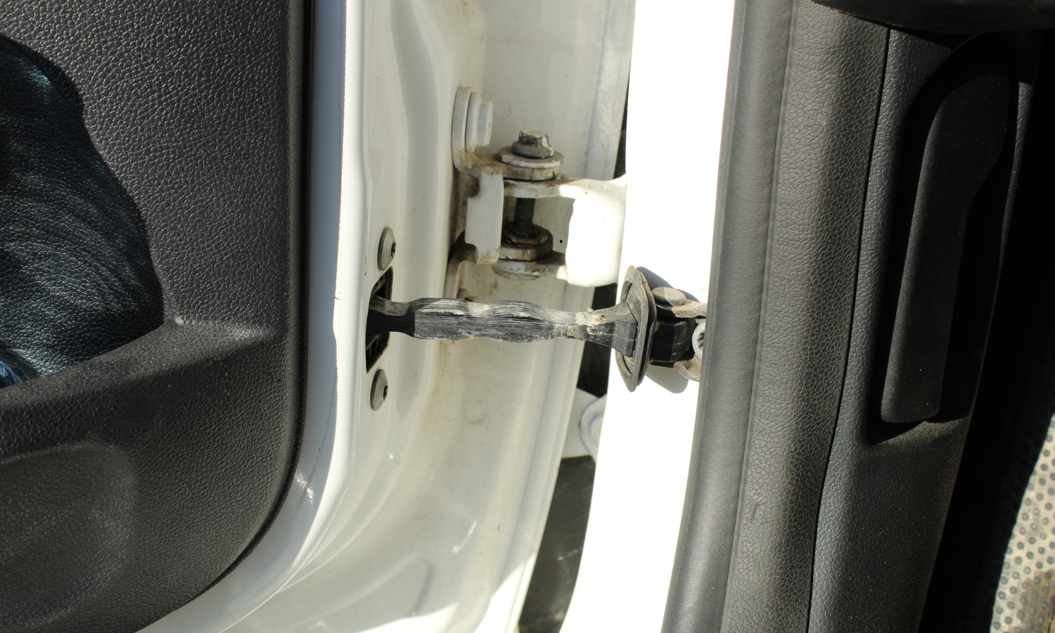 bisagra puerta coche