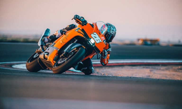 2026 KTM 990 RC R_2