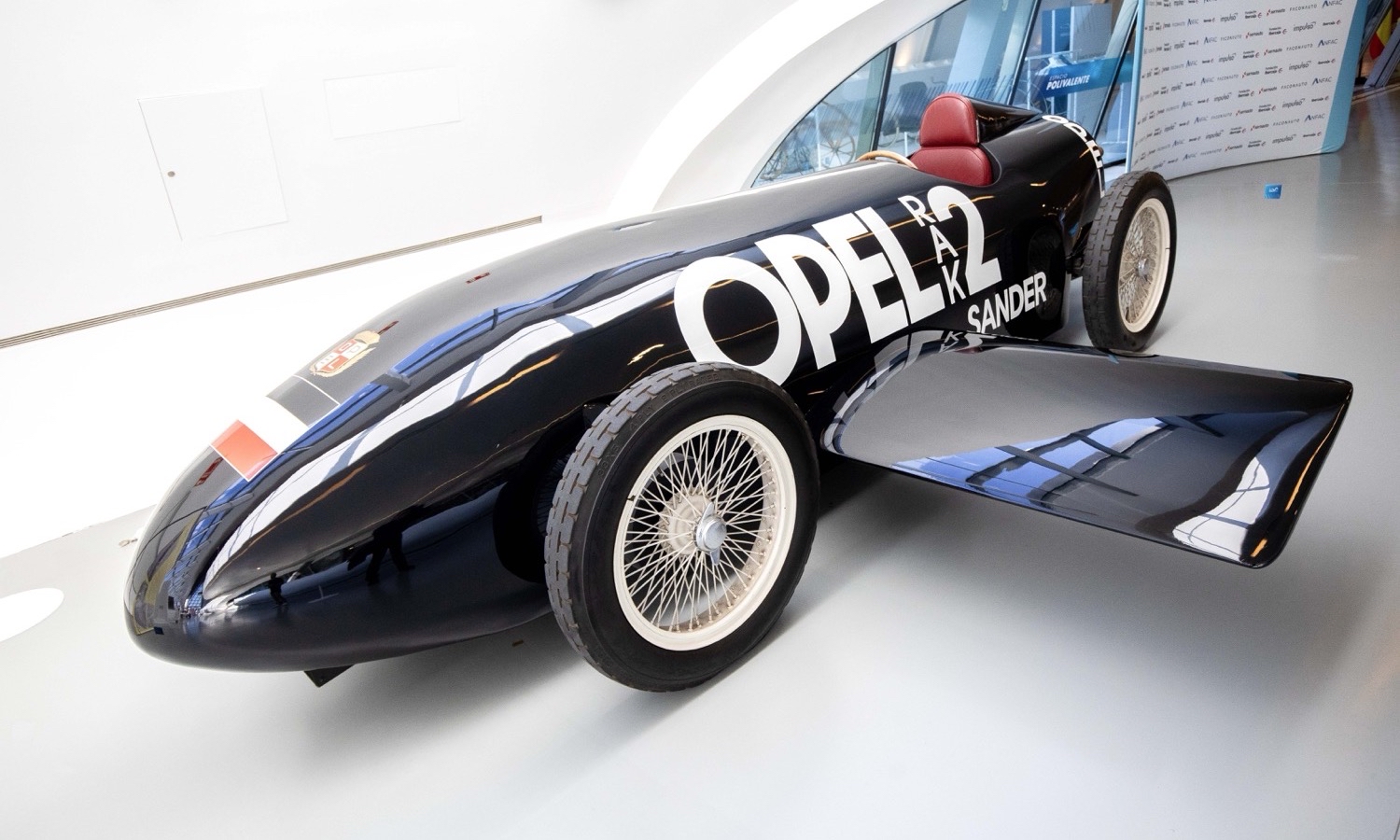 Exposición Opel Love en Mobility City Zaragoza_3