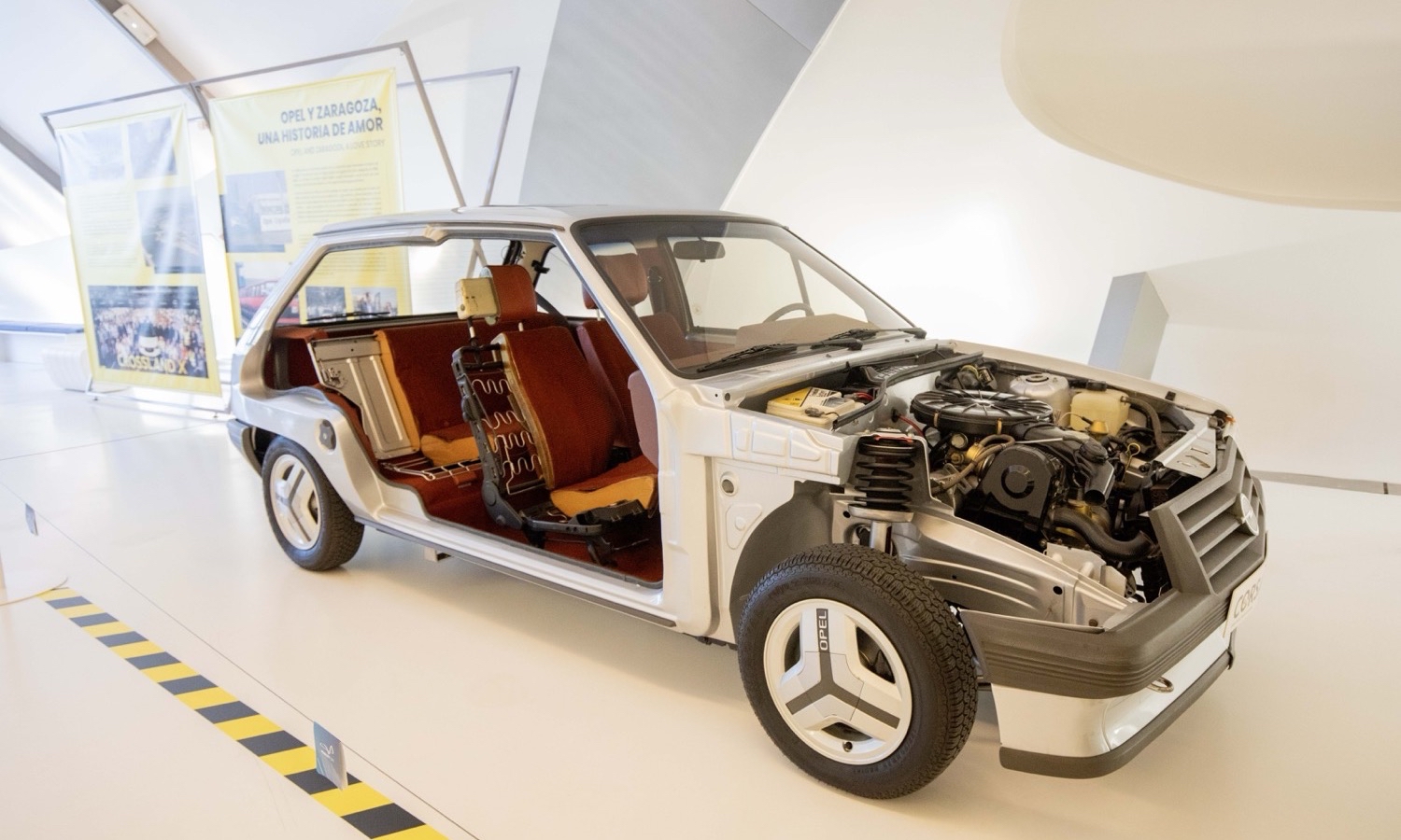Exposición Opel Love en Mobility City Zaragoza_8