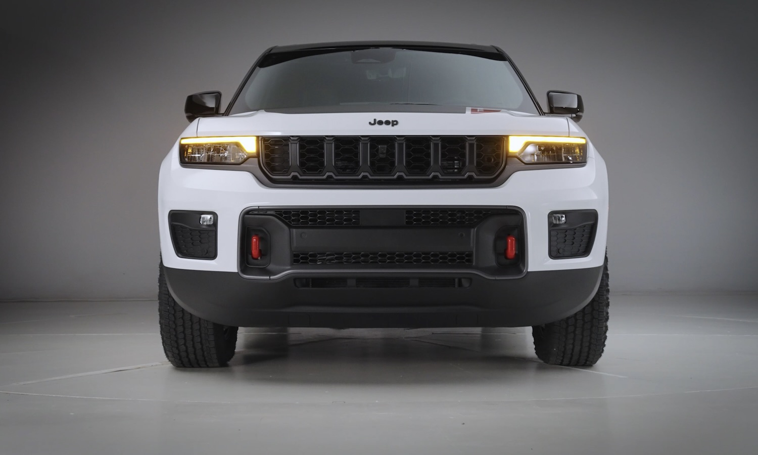 2026 Jeep® Grand Cherokee Trailhawk 4xe grille