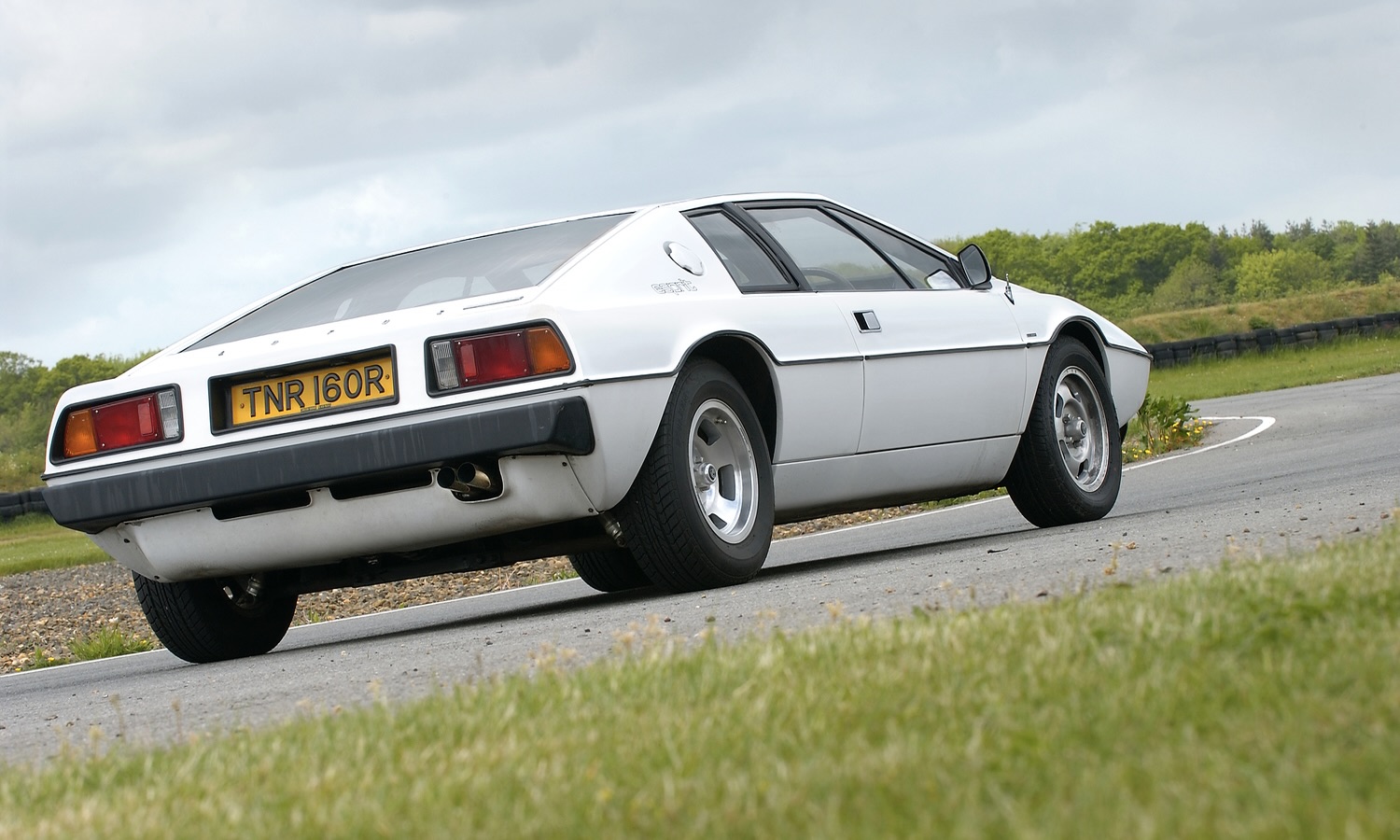 Lotus Esprit S1 White 2