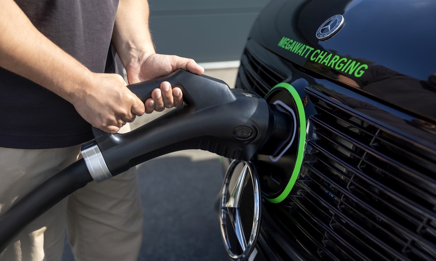 Mercedes-Benz ELF: Laden von Elektrofahrzeugen neu gedachtMercedes-Benz ELF: a novel approach to charging electric vehicles