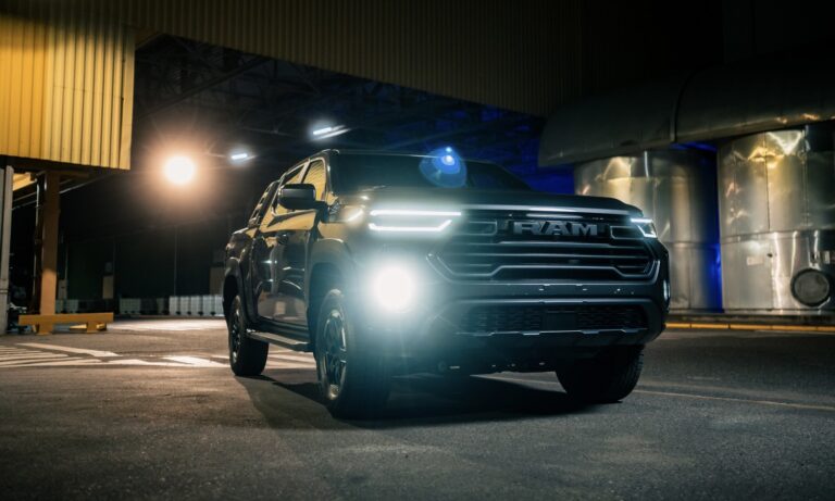 RAM Dakota 3