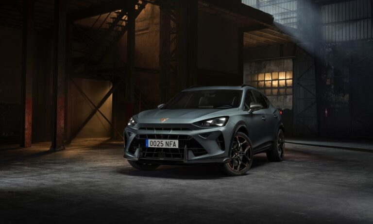 The-new-CUPRA-Formentor-VZ5-marks-the-return-of-the-iconic-5-cylinder_01_HQ