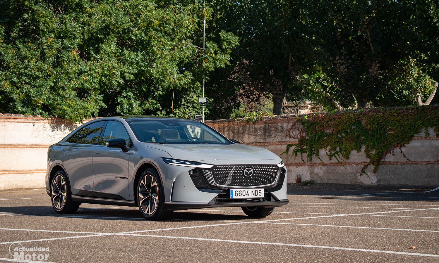 Prueba Mazda6e perfil delantero