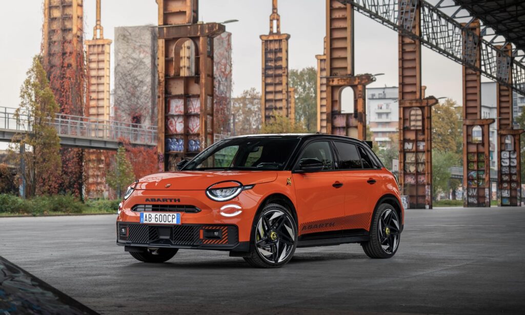Abarth 600e Competizione Edizione Milano Cortina 2026 0