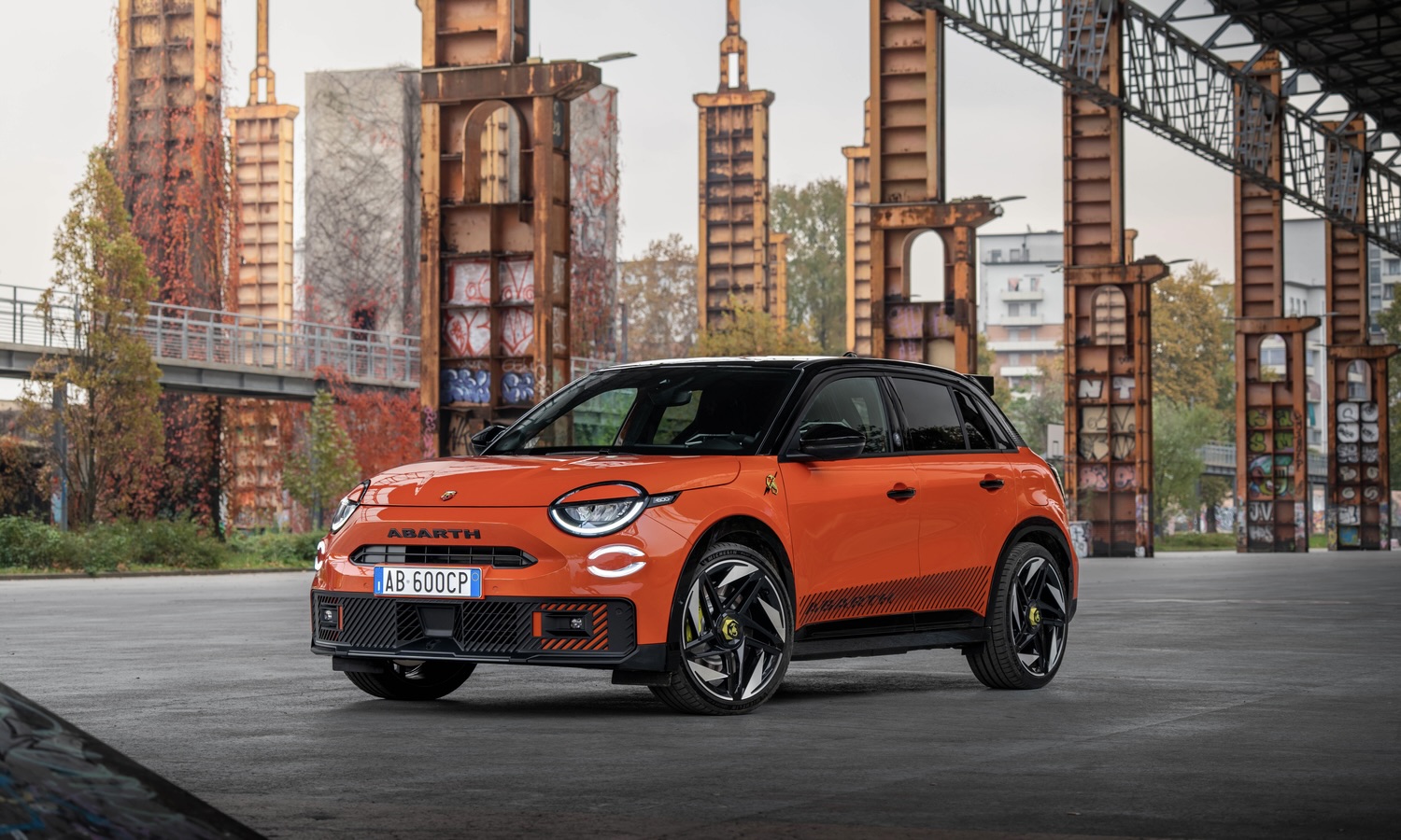 Abarth 600e Competizione Edizione Milano Cortina 2026 0