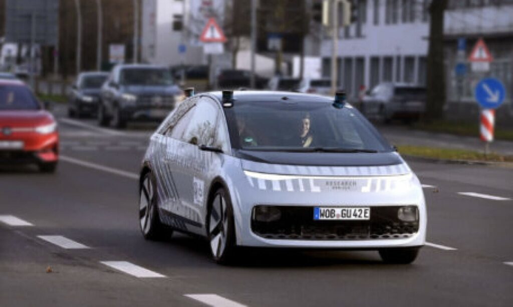 El Grupo Volkswagen inicia las pruebas de vehículos autónomos con su Gen.Urban en Wolfsburg