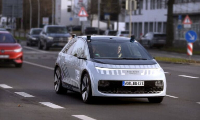 El Grupo Volkswagen inicia las pruebas de vehículos autónomos con su Gen.Urban en Wolfsburg