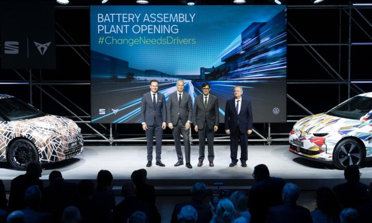 Seat Cupra inaugura planta ensamblaje baterias hito clave recta final transformacion electrificacion 2