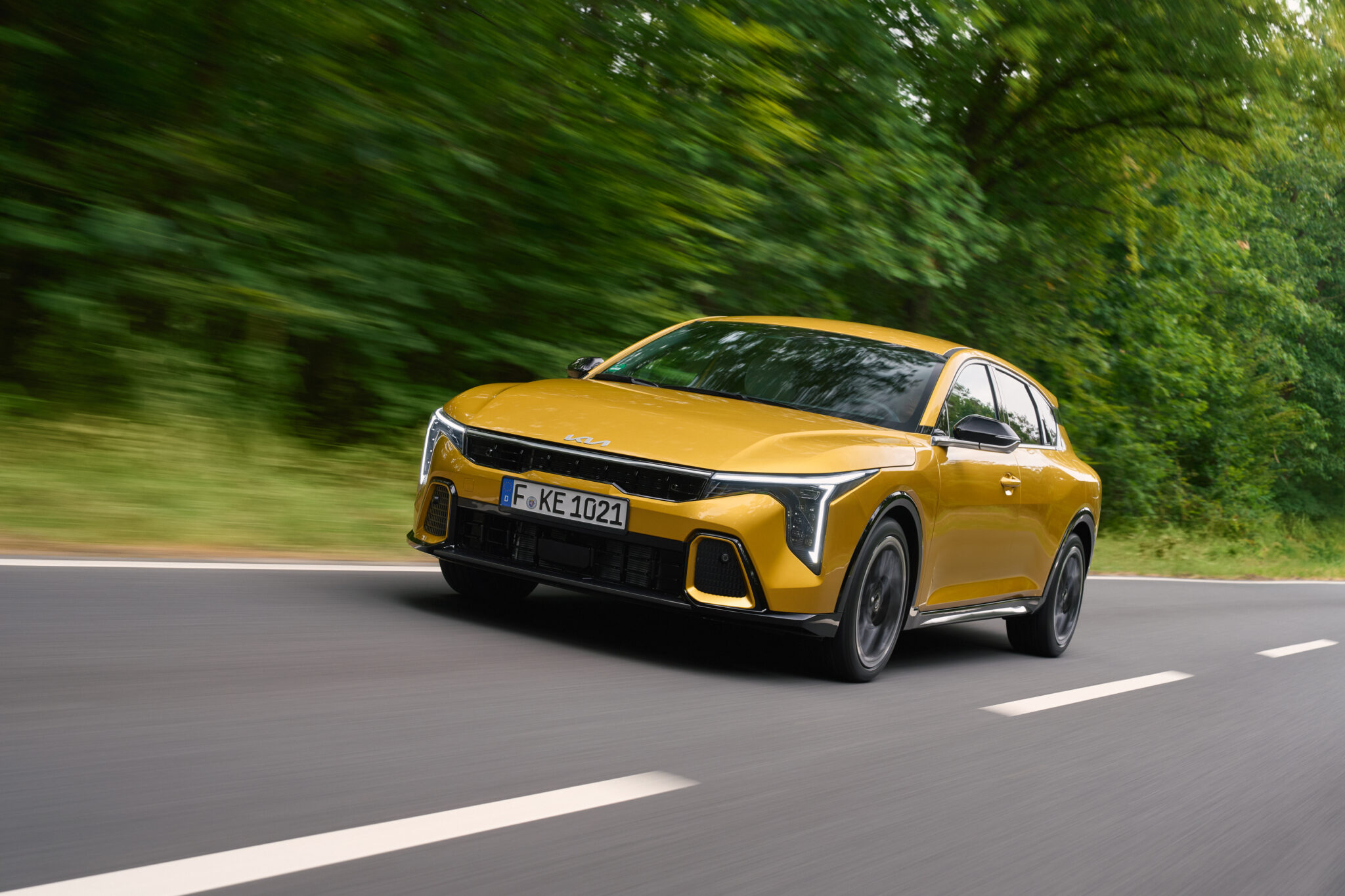 kia-k4-gtline-sparkling-yellow-dynamic-print-3600x2400-009