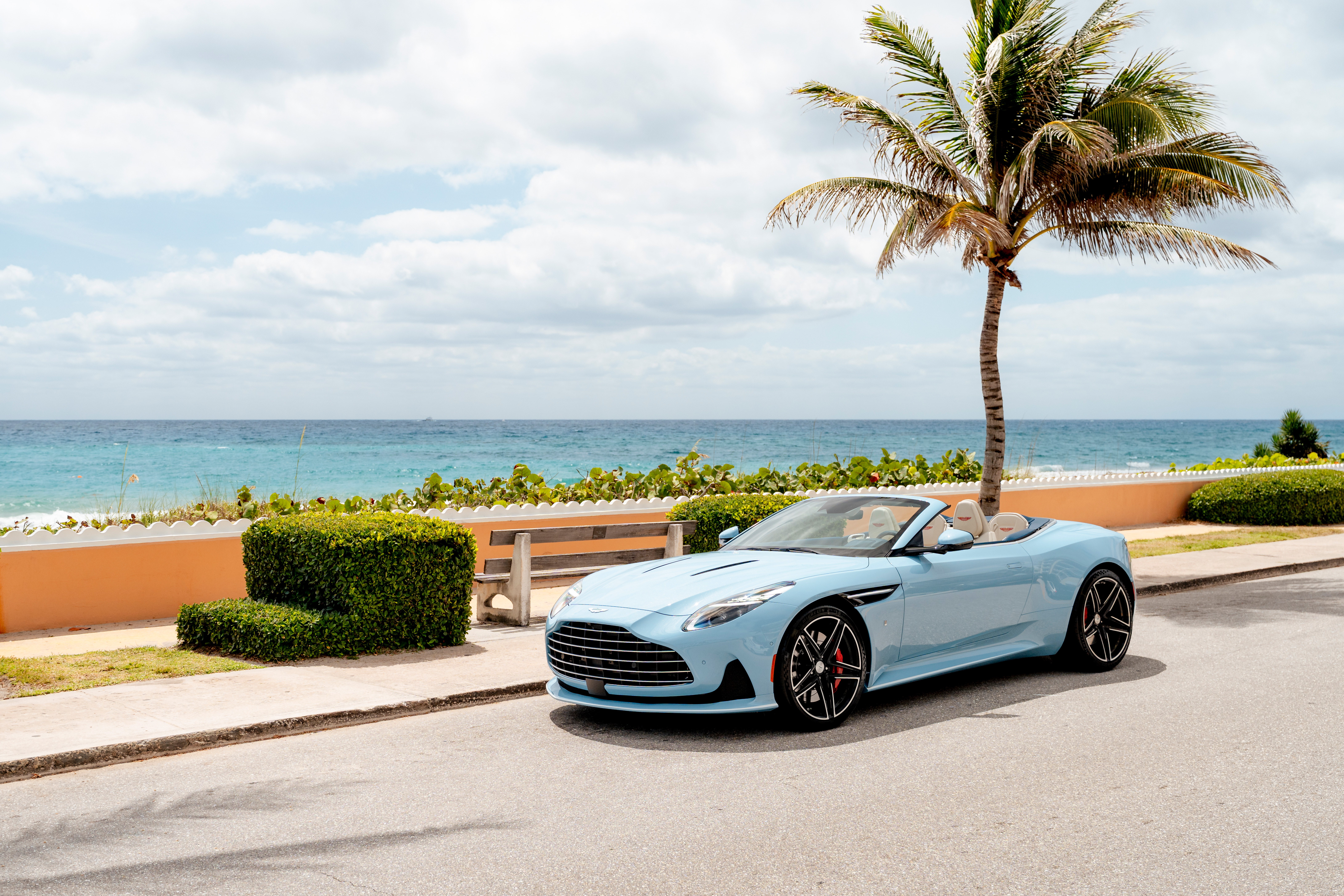 Aston Martin DB12 Volante - Palm Beach Edition 1
