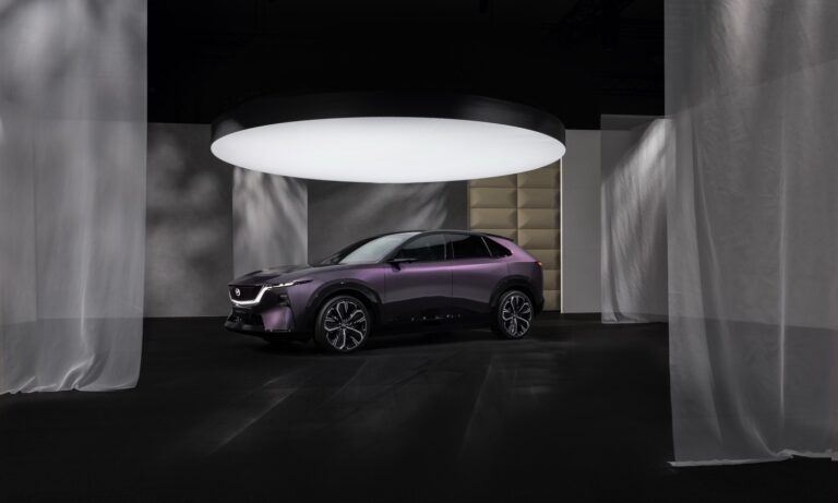 Mazda CX-6e_86