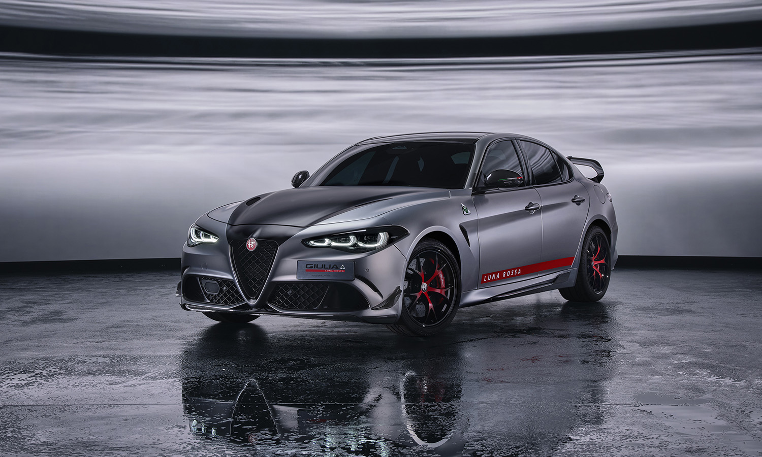 Alfa Romeo Giulia Quadrifoglio Luna Rossa, de meest radicale sedan van ...
