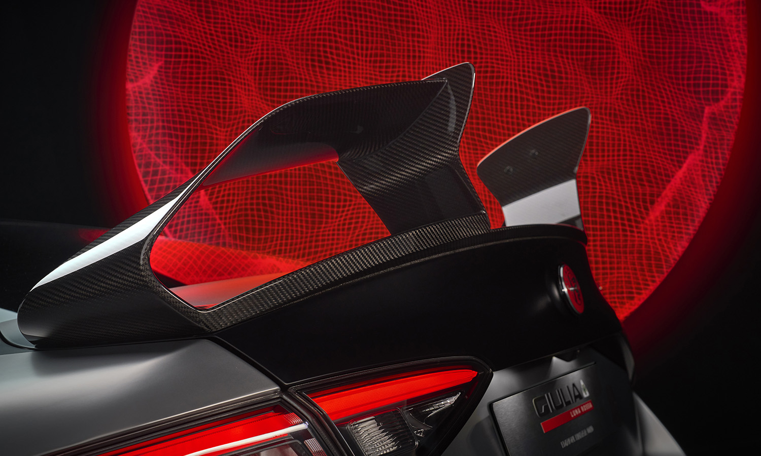 Alfa Giulia Quadrifoglio Luna Rossa alerón