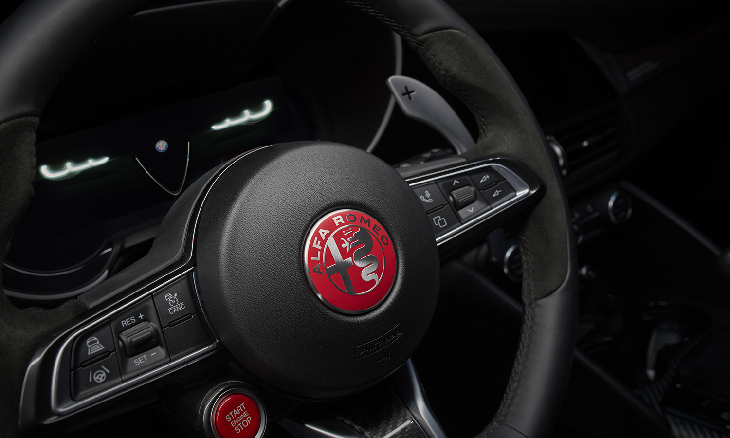 Alfa Giulia Quadrifoglio Luna Rossa interior