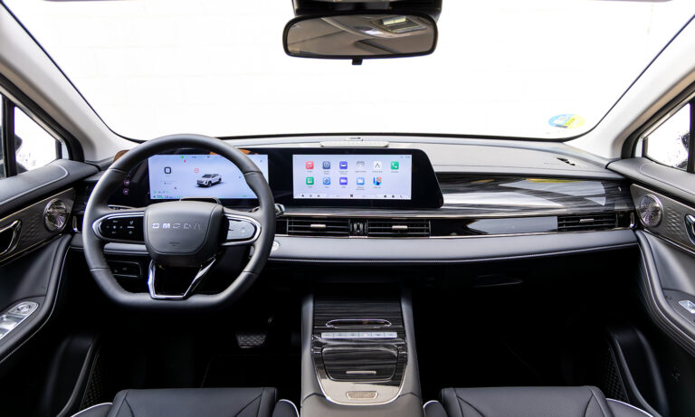 Omoda 5 SHS-H pantallas