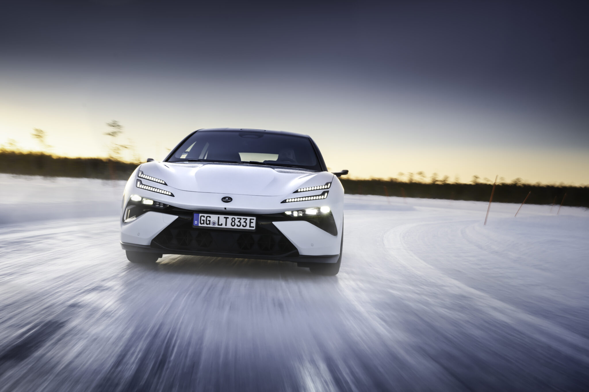 Lotus-Emeya_Cold_Weather_Akoya_White_03