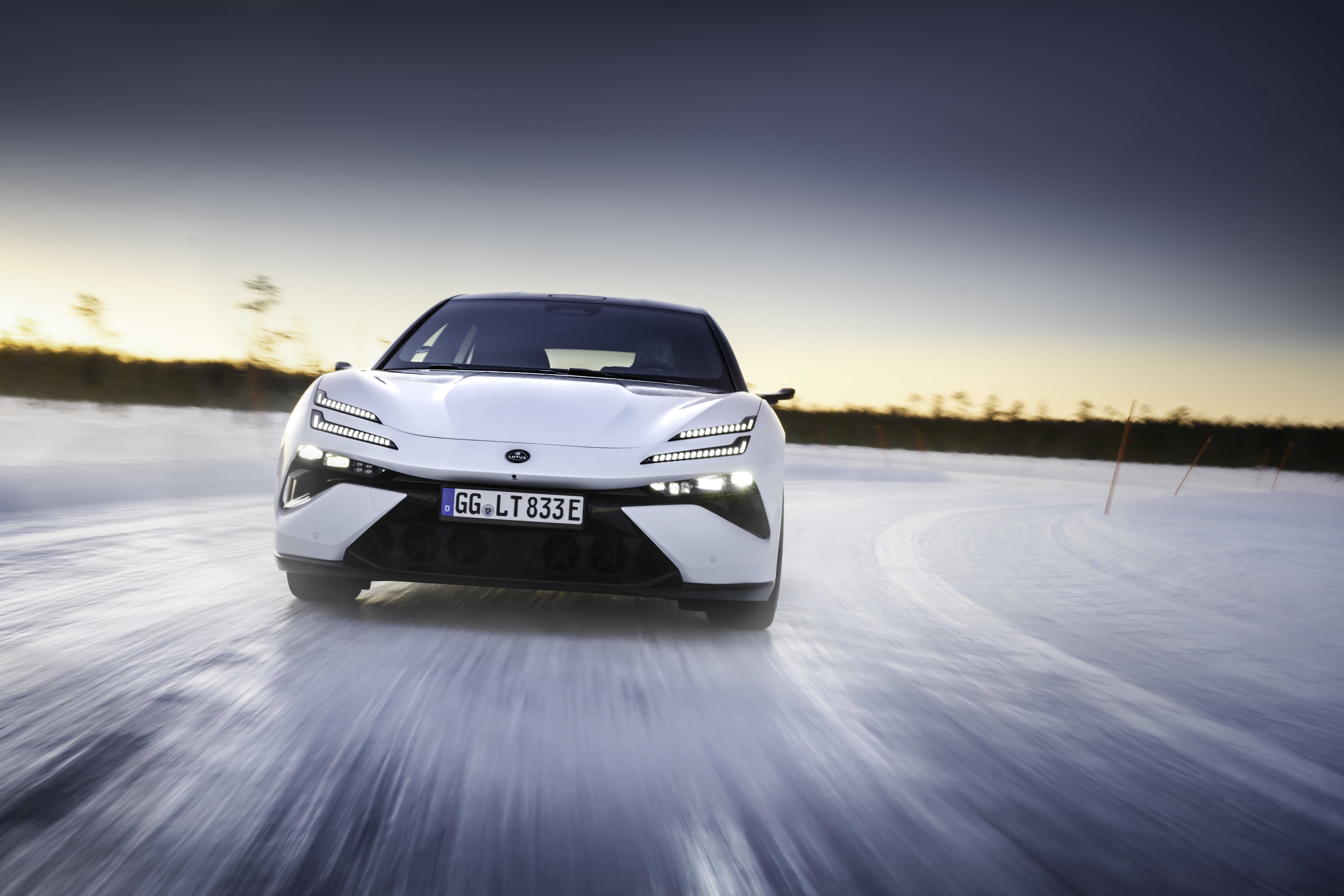 Lotus-Emeya_Cold_Weather_Akoya_White_03