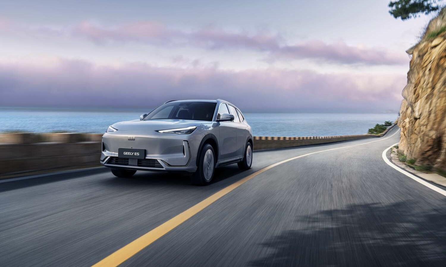 Geely Auto inicia su desembarco en España con dos SUV electrificados y ...