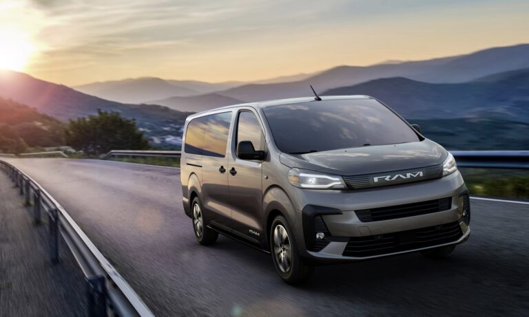 Vuoden 2027 Ram ProMaster City SLT -henkilöauto.